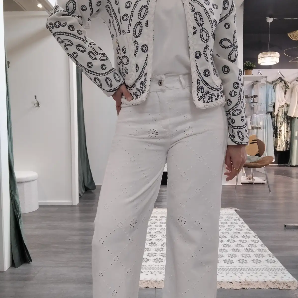 Veste blanche broderies